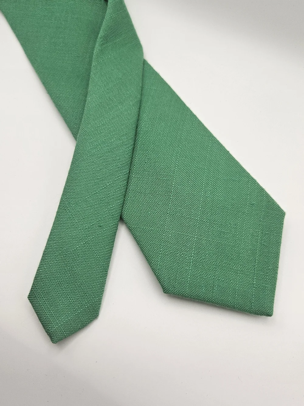 Elegant Solid Green Men’s Tie – Refined Formal Accessory